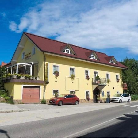 Отель Gostisce Senica Senovo Экстерьер фото